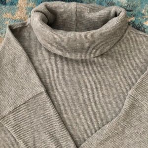 Sporty top, grey colour, cotton, comfy.